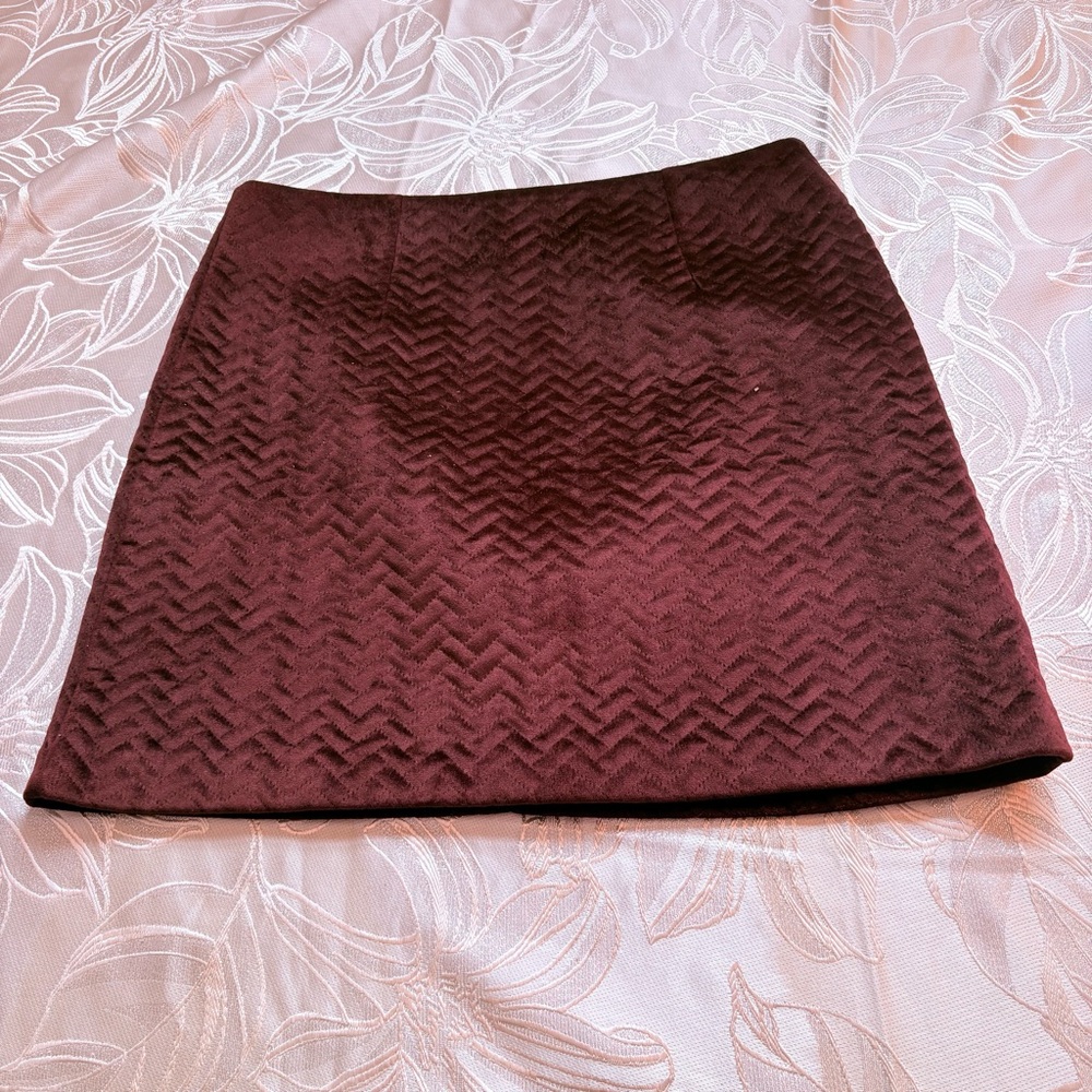 BLACK TAPE Quilted A-Line Burgundy Mini Skirt Exposed Back Zipper SMALL